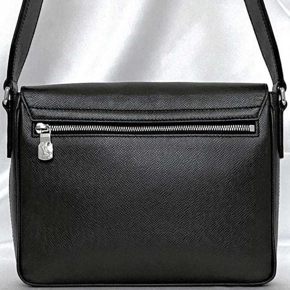 LOUIS VUITTON Black Leather Shoulder Bag - Picture 5 of 11
